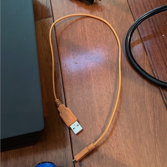 Sony PS4 PlayStation 4 with 2 Controllers - Picture 7 of 7